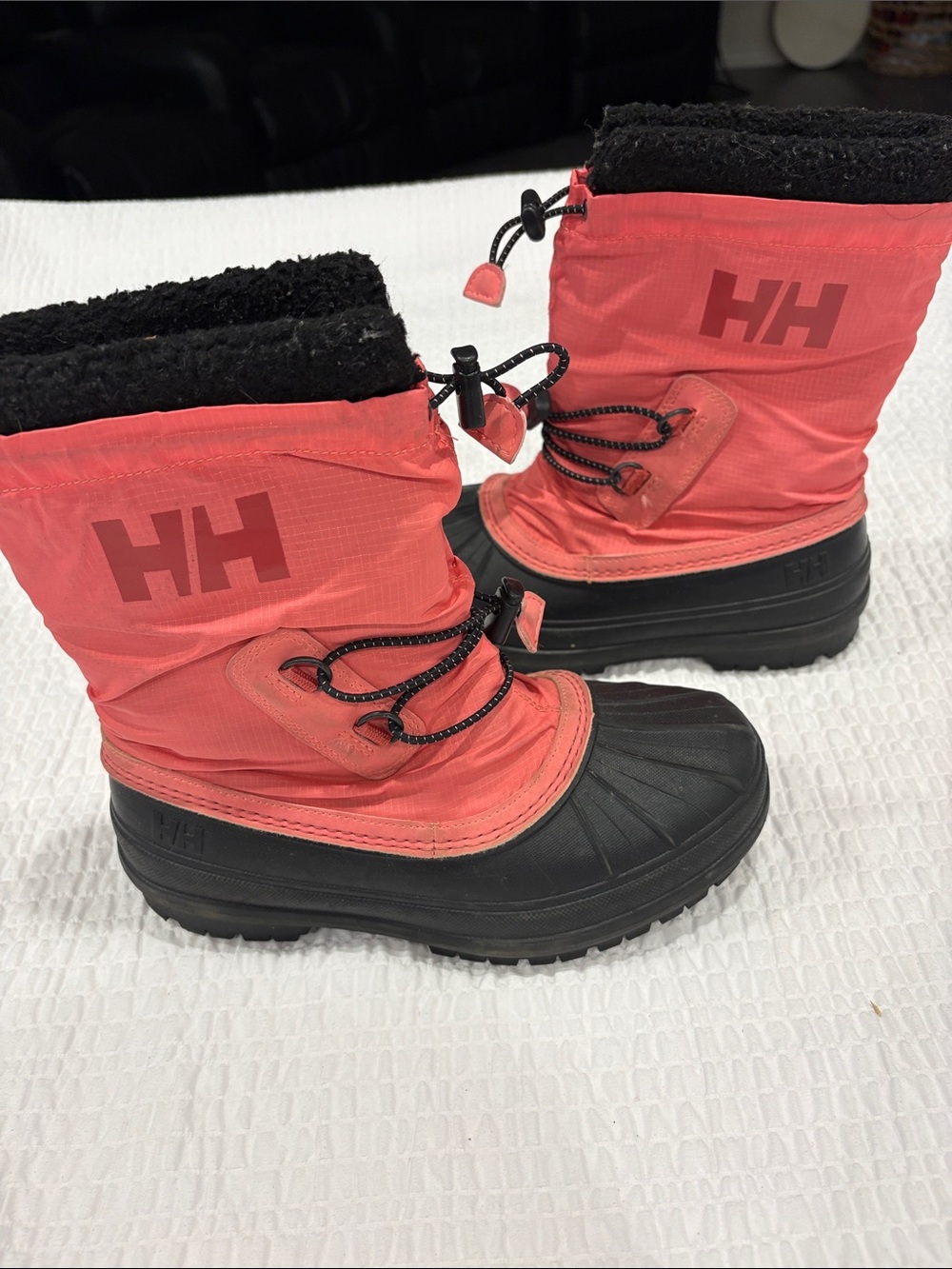 Helly Hansen Kids Coral-Pink Varanger Winter Boots with Black Soles
Size 4